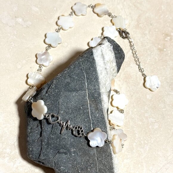 Mother of Pearl Flower Beaded Short Necklace + Paw Print Heart Beat Pendant - Picture 4 of 13